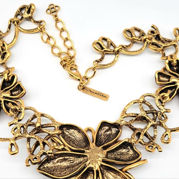 Oscar de la Renta Red Enamel Emerald Swarovski Crystal Flower Statement Necklace - Picture 12 of 13